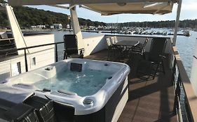 Floating House Varoni